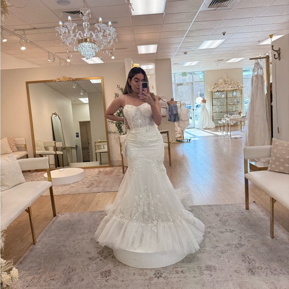 Elegant White Wedding Dress